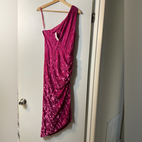 Anthropologie HUTCH ONE-SHOULDER RUCHED
VELVET DRESS - Picture 3 of 4
